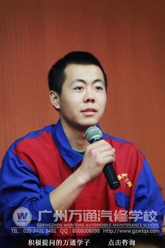 积极提问的万通学子