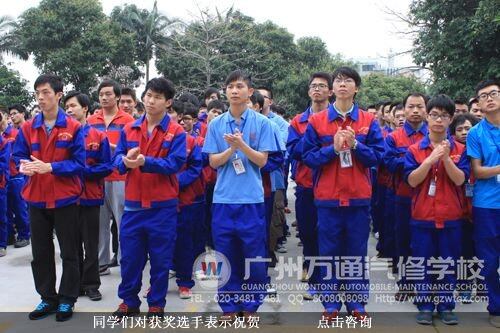 同学们对获奖选手表示祝贺