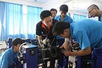 广州万通汽修学校教手把手教学