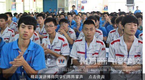 精彩演讲博得同学们阵阵掌声
