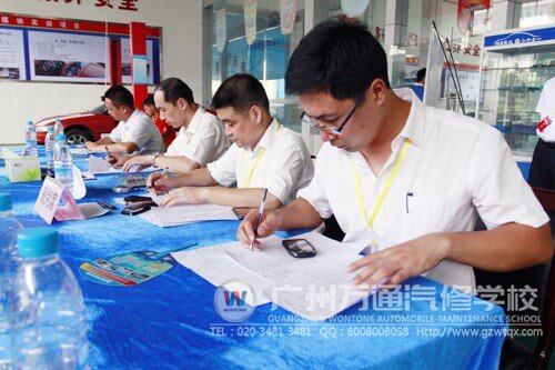 评委客观公正的打分 助力教师队伍建设