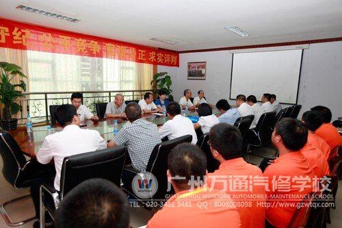 教师组裁判点评会  选手认真聆听裁判点评