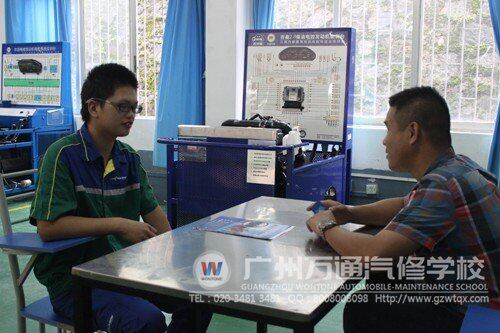 同学正在接受广州驰加企业的面试