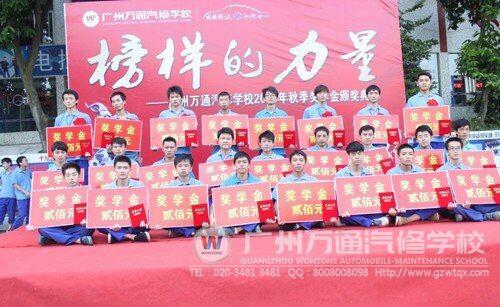 获得三等奖的同学合影留念