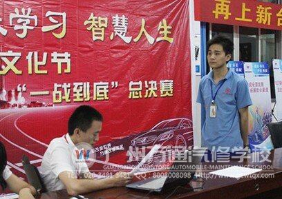 吴成露同学正在认真答题5