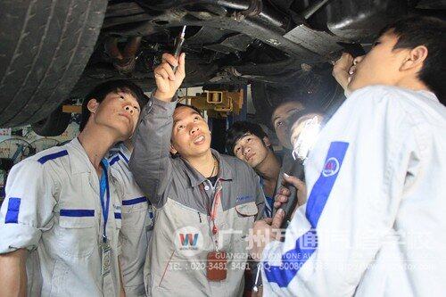 学生们在如火如荼地实训中