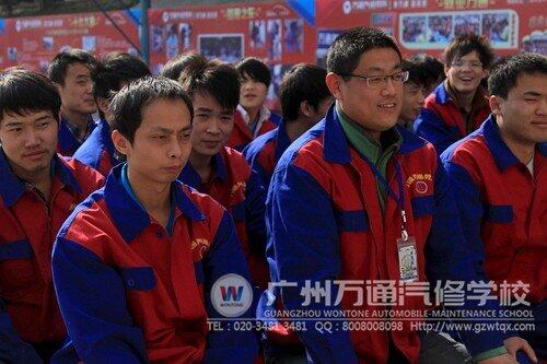 期末考试,学生们正在候考