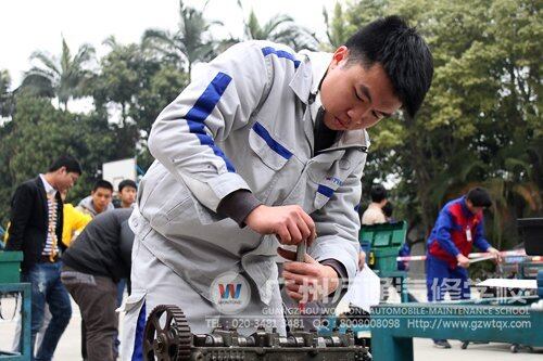 汽缸盖的拆装比赛现场