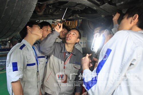 吊汽车发动机实训课