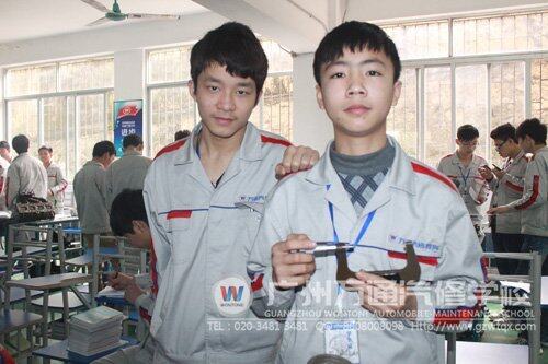 尹智成和同班同学