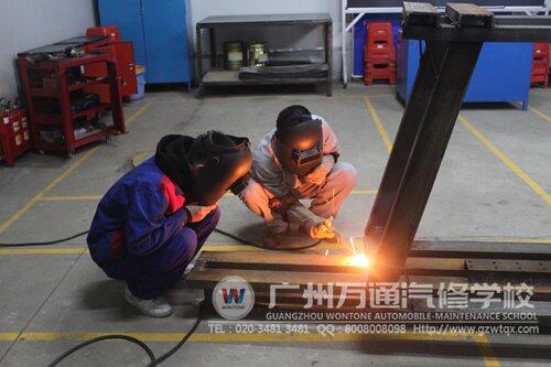 老师同学齐心协力