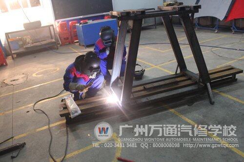 汽车机器人改装现场