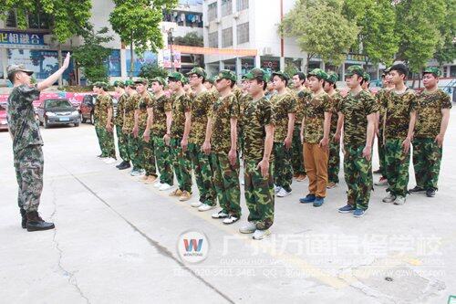 新生军训现场