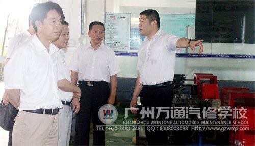 参观广州万通理实一体化实训室