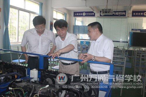 湛江师范学院领导对广州万通齐全的设备给予高度评价