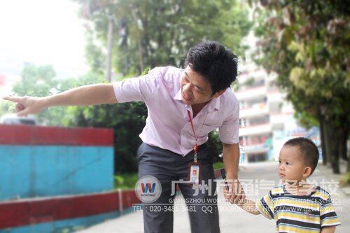 万思建老师和儿子小浩