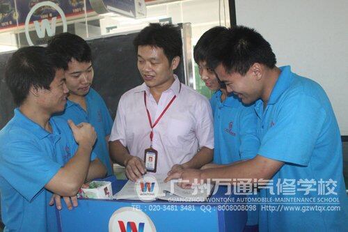 万老师在学习上给予学生指导