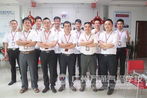 在广州万通有一批特别的&ldquo;父亲&rdquo;&mdash;专职班主任，他们守护着学生成长