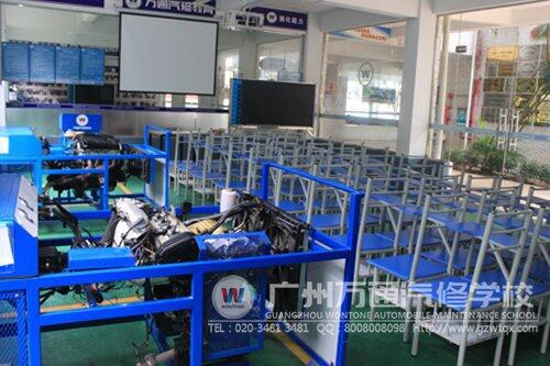 广州万通汽修学校理实一体化教室