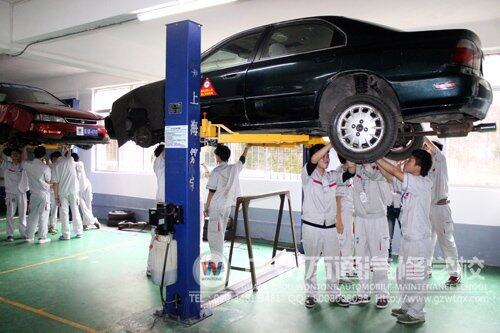 广州万通汽修学校理实一体化教学
