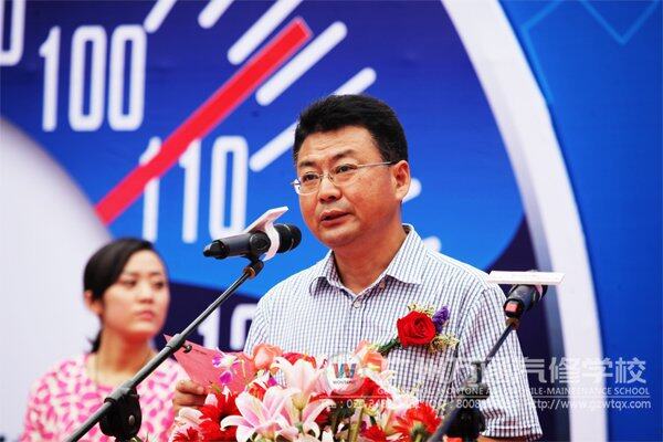 新华教育集团副总裁沙旭先生致辞