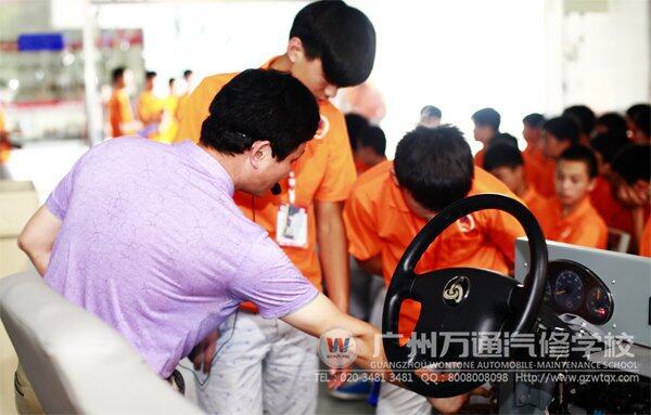 无锡茂业教育科技有限公司给大家带来新能源汽车的展示和讲座