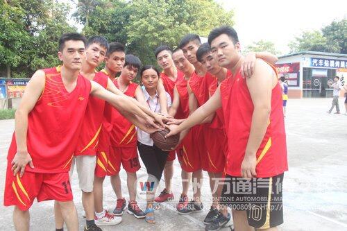 班级篮球赛，蓝队队员们准备好了
