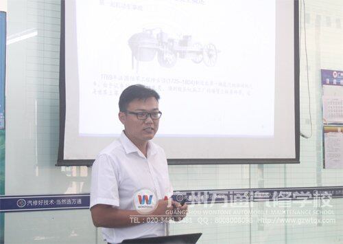 李勇老师在讲课
