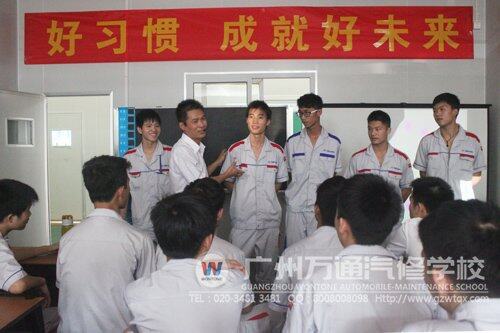 讲座现场，程龙老师和同学们现场互动
