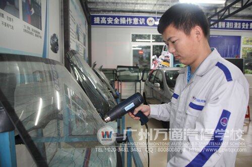 李睿智同学在认真实训