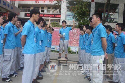 高台演讲同学们积极参与