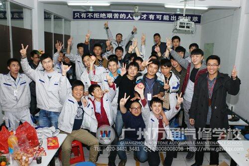 圣诞party上师生合影留念