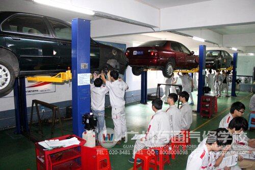 广州万通汽修学校有齐全的设备让学生实训
