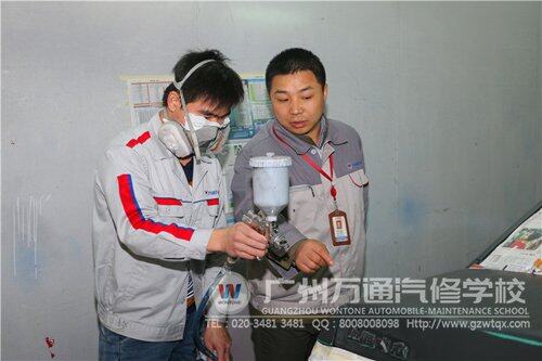 广州万通学生进行钣金实训