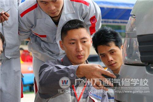 广州万通老师教同学们学习汽车钣金技术