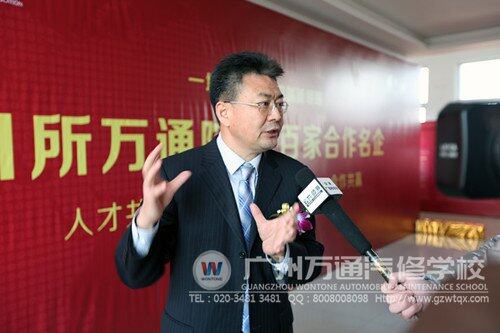 新华教育集团副总裁沙旭接受媒体采访