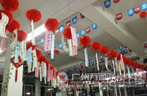 往年元宵节现场张灯结彩