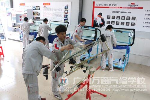 广州万通学子实训学习汽车贴膜
