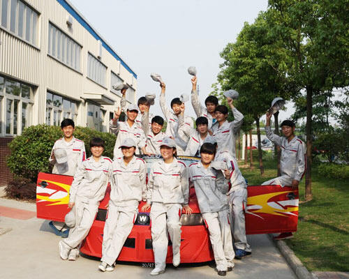 初中生学汽修技术成就好未来