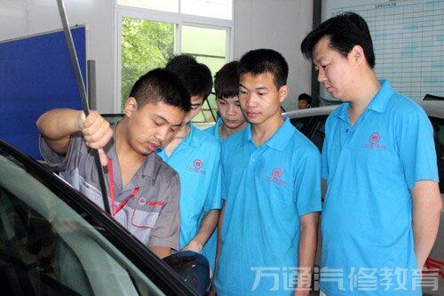 广州万通实战实训，老师手把