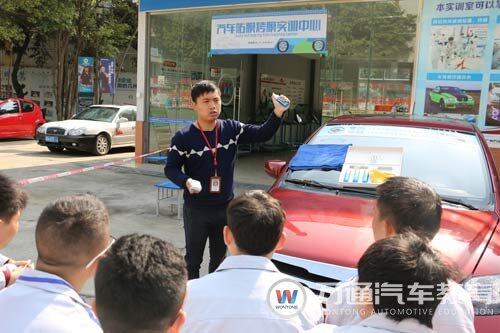 徐老师现场解释为什么汽车烧不坏的原因