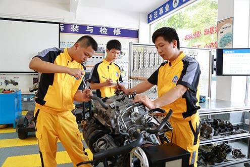 拆装发动机实训