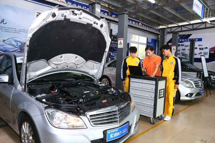奔驰-专业检测设备的使用