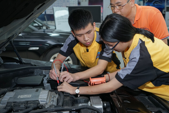 宝马-传感器检测（空气流量计）