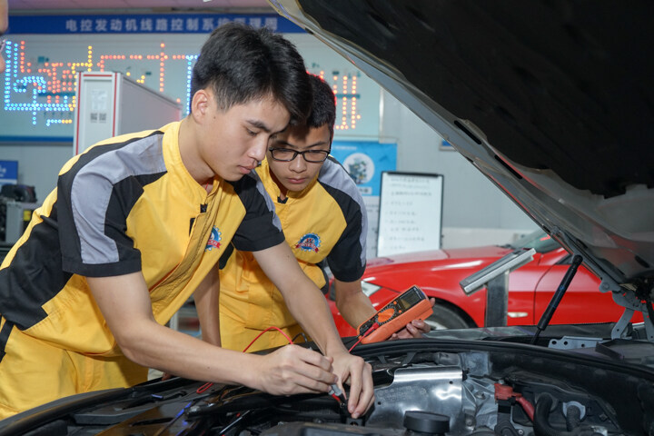 宝马-涡轮增压传感器检测