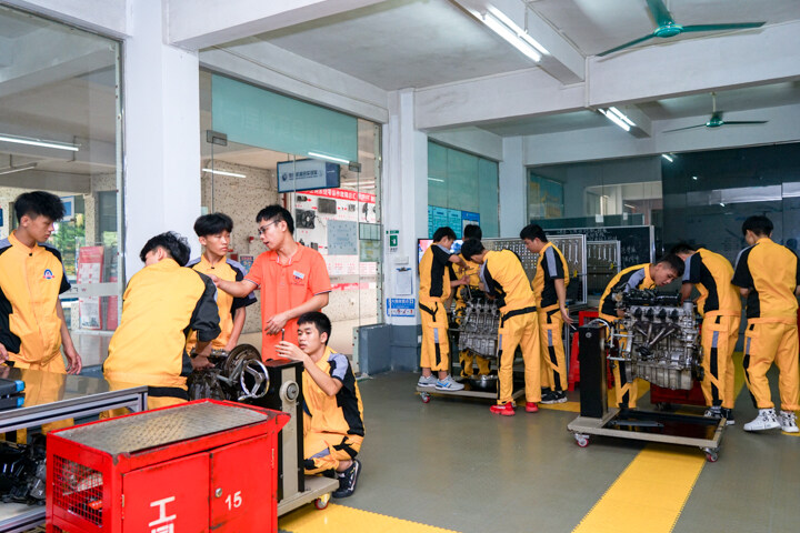 发动机拆装与启动调试