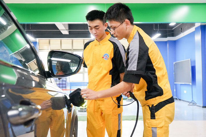 汽车运用与新能源技术工程师