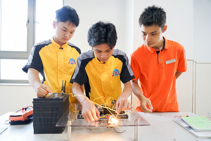 汽车运用与新能源技术工程师