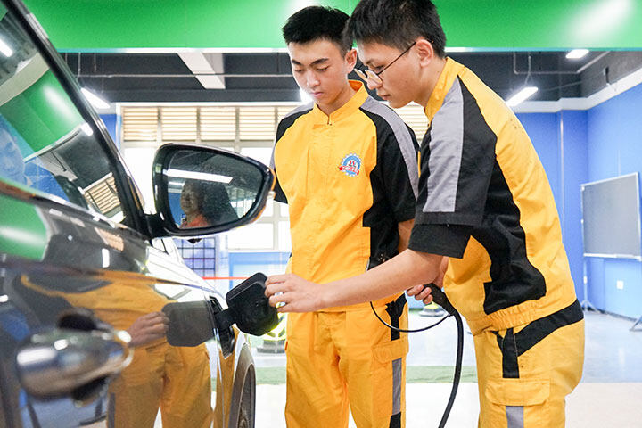 新能源汽车专业  值得你选择！