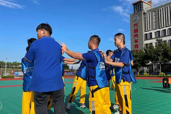 广州万通新生素质拓展活动